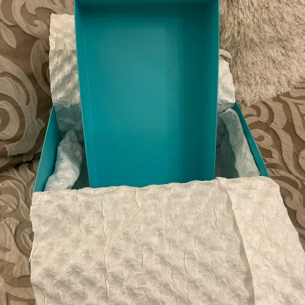 Tiffany & Co large gift box. - Picture 4 of 10
